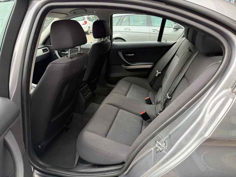 BMW 318 iA Limousine/Automatik/Xenon/PDC/SHZ/1.Hand — photo 13