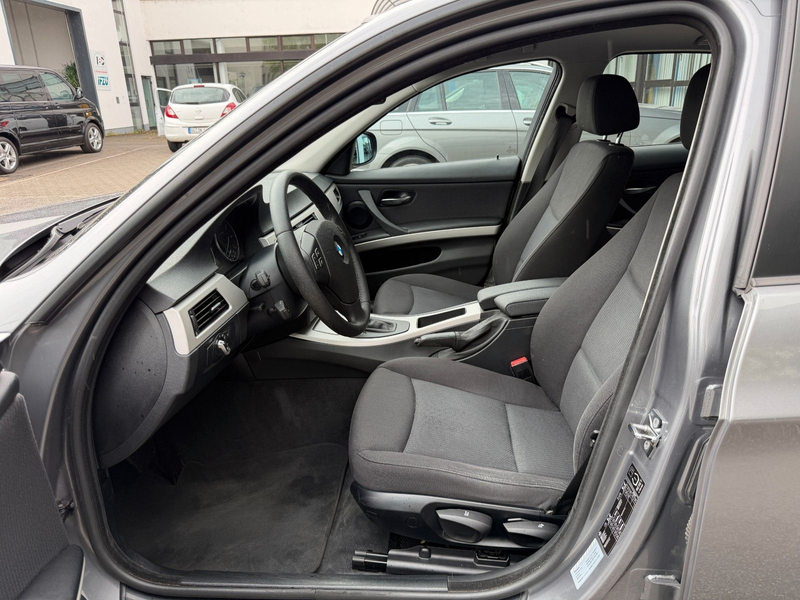BMW 318 iA Limousine/Automatik/Xenon/PDC/SHZ/1.Hand — photo 8