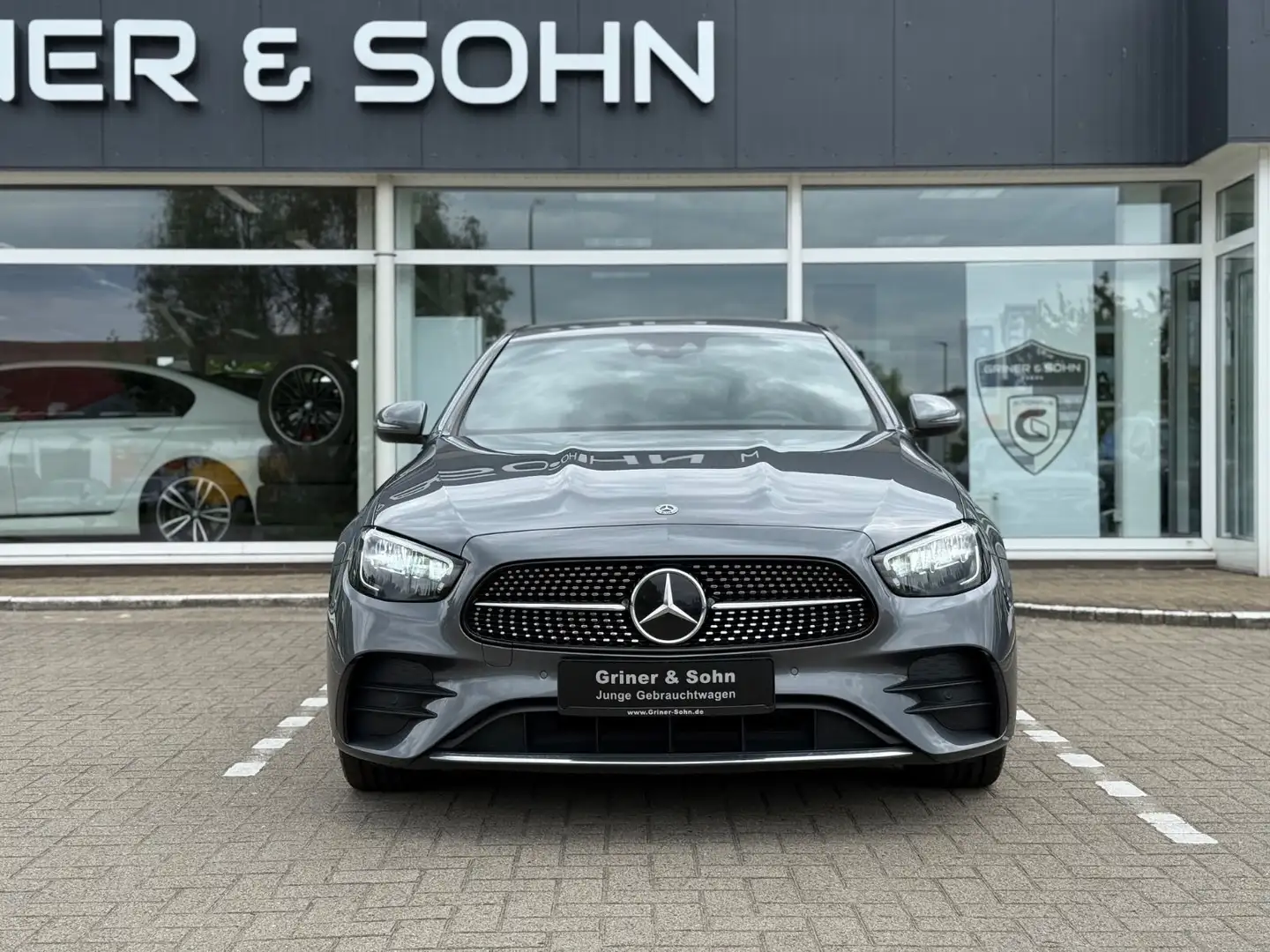 Mercedes-Benz E 300 de Lim,AMG,Widescreen,R-Kam,AHK,Distronic. Grau - 2
