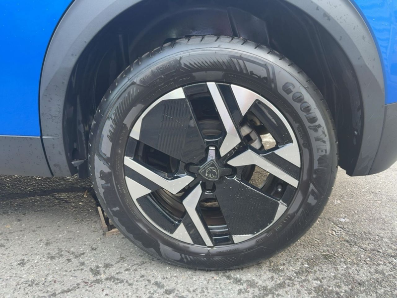 Peugeot 2008 Allure PureTech 100 — photo 11