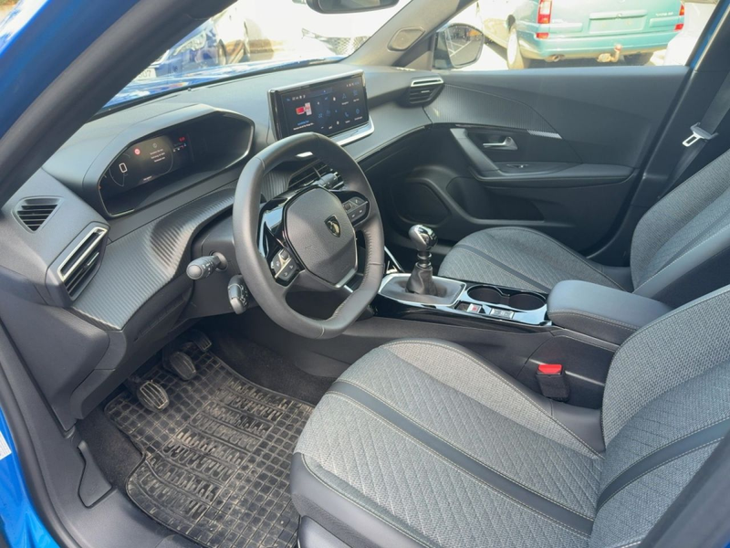 Peugeot 2008 Allure PureTech 100 — photo 8