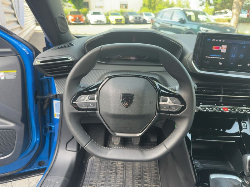 Peugeot 2008 Allure PureTech 100 — photo 10