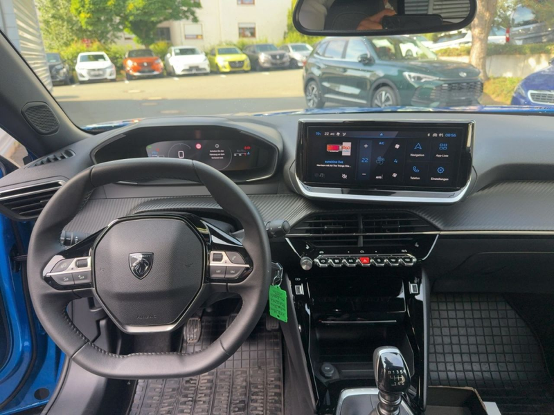 Peugeot 2008 Allure PureTech 100 — photo 9