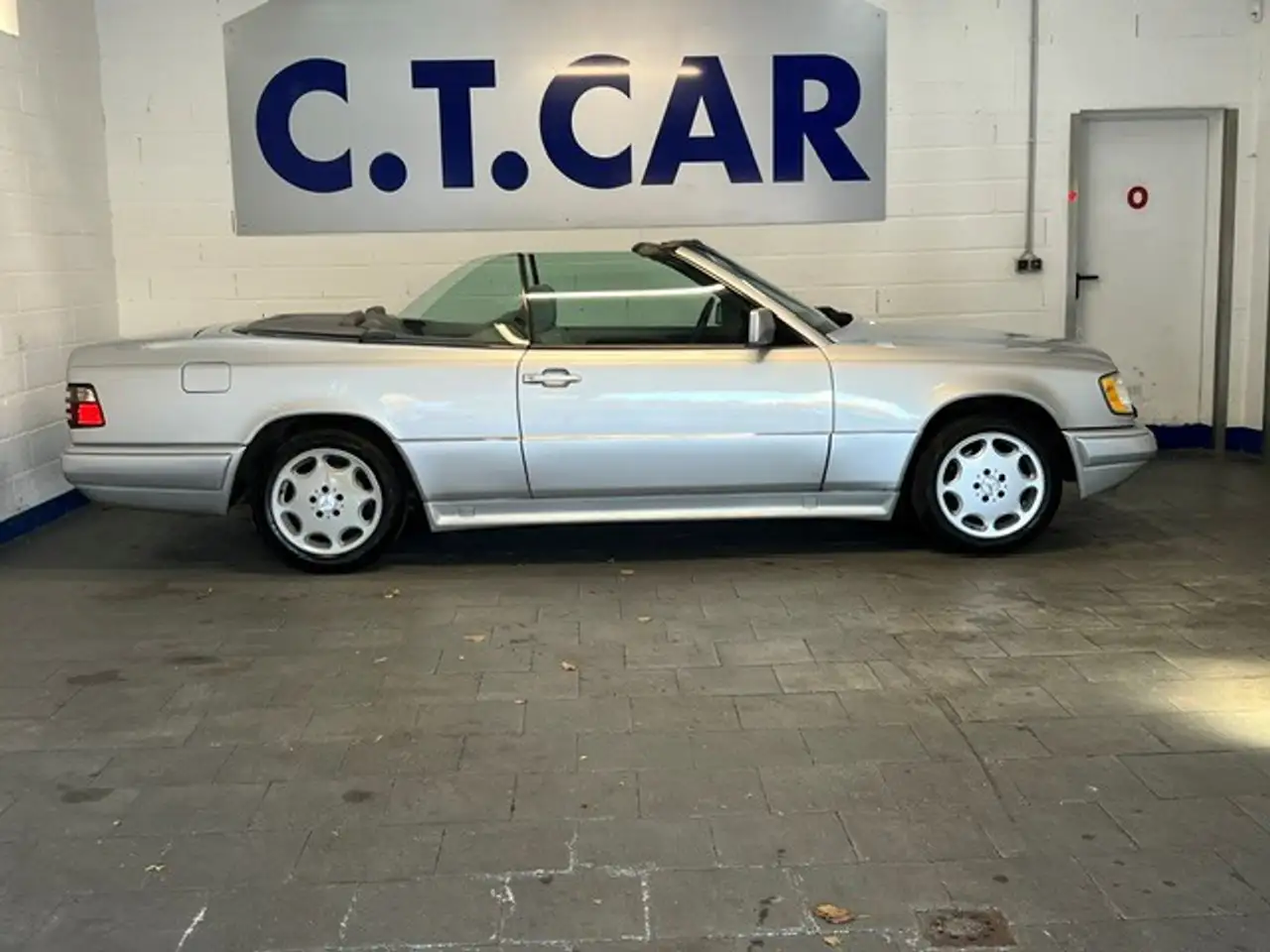 Mercedes-Benz E 320 AMG Line - W124, foto 2