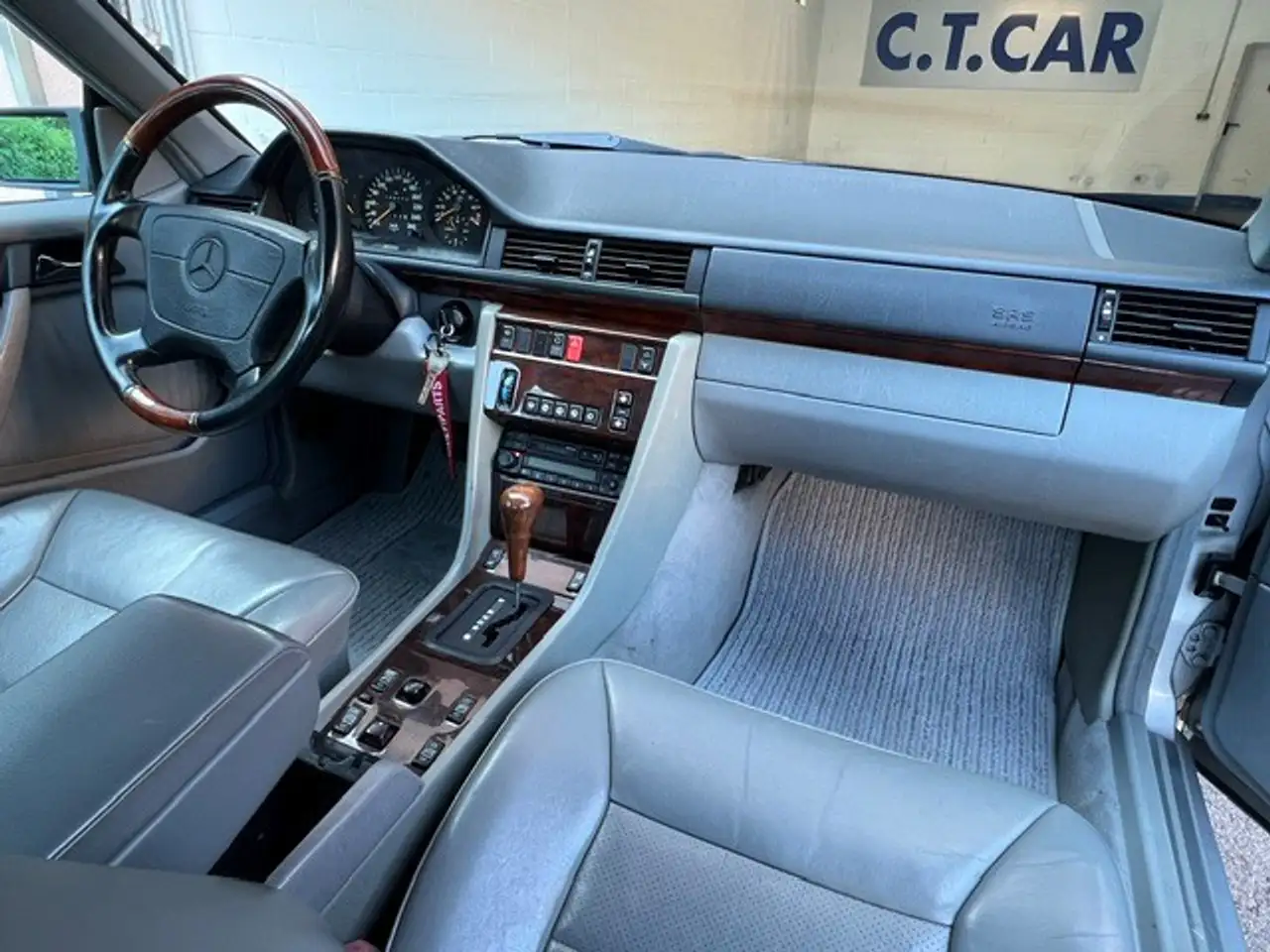Mercedes-Benz E 320 AMG Line - W124, foto 6