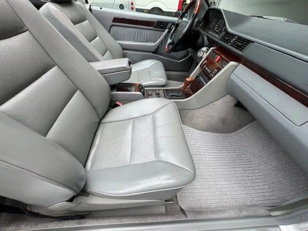 Mercedes-Benz E 320 AMG Line - W124, foto 8