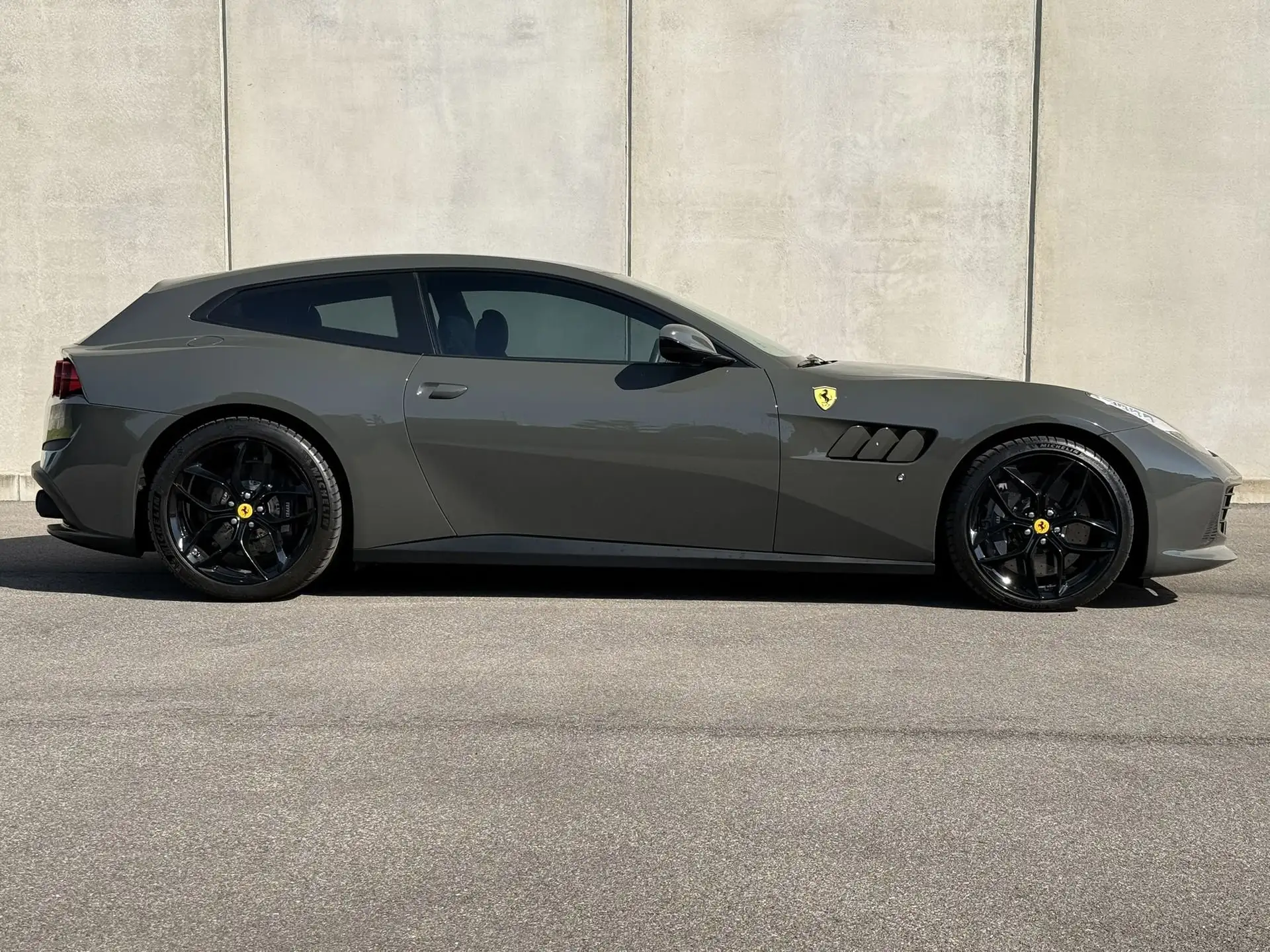 페라리 GTC4 루쏘 2018 실버 사진 6
