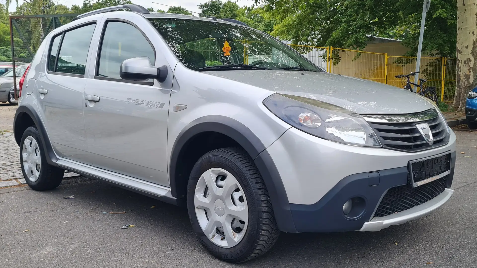 Dacia Sandero Stepway 1.6 Klima Silber - 1