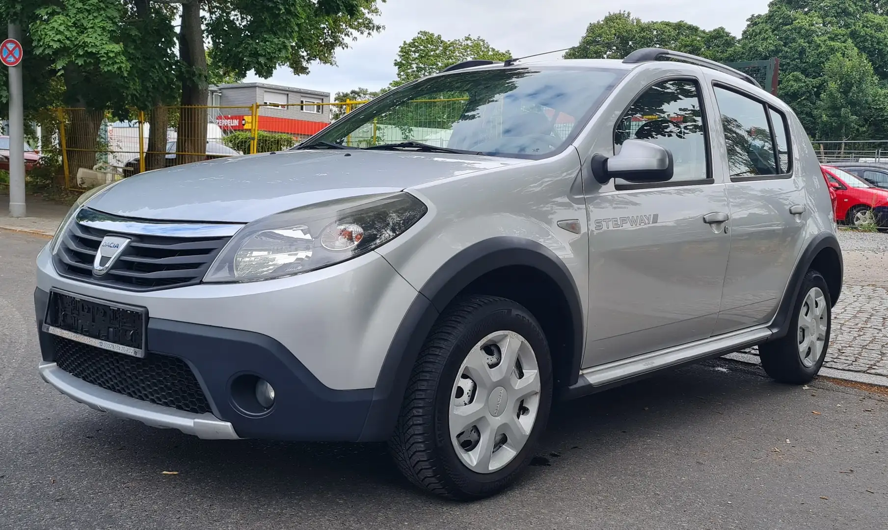 Dacia Sandero Stepway 1.6 Klima Silber - 2