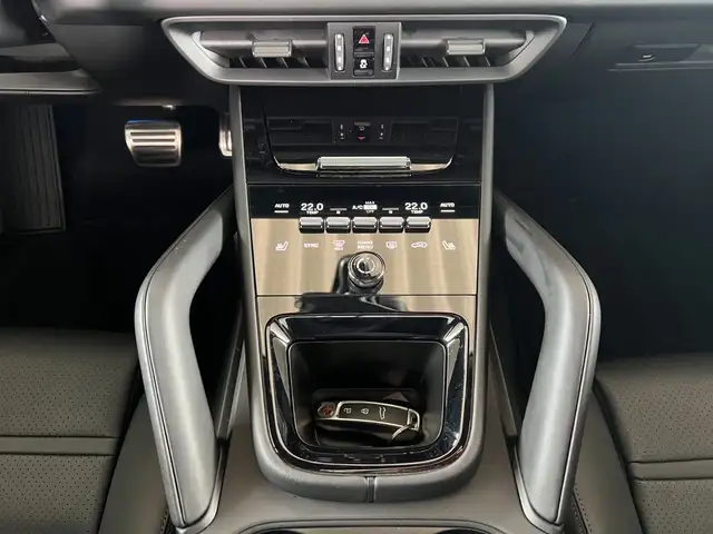 Porsche Cayenne view 9
