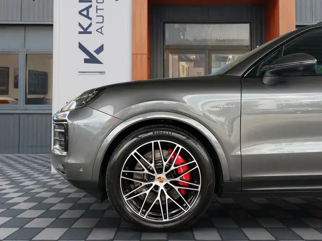 Porsche Cayenne view 27