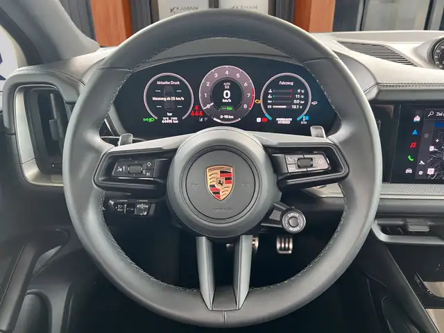Porsche Cayenne view 10