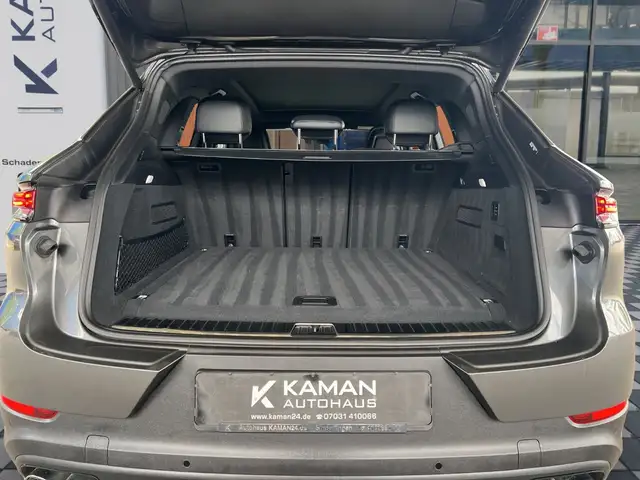 Porsche Cayenne view 22