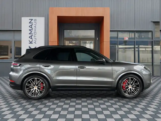 2024 Porsche Cayenne in Grey for sale