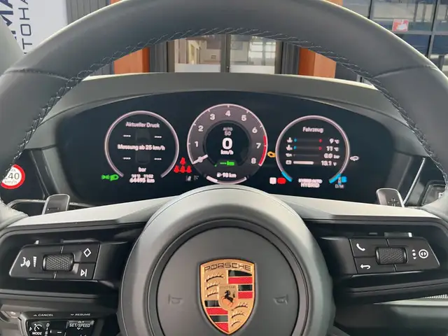 Porsche Cayenne view 11