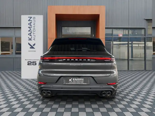 Porsche Cayenne view 26