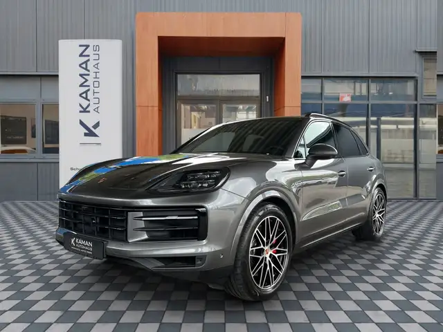 Porsche Cayenne view 2