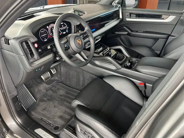 Porsche Cayenne view 5