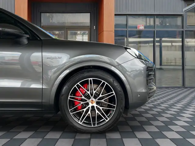 Porsche Cayenne view 28
