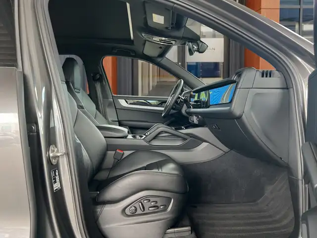 Porsche Cayenne view 6