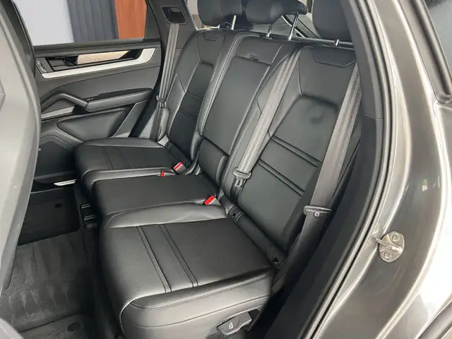 Porsche Cayenne view 20