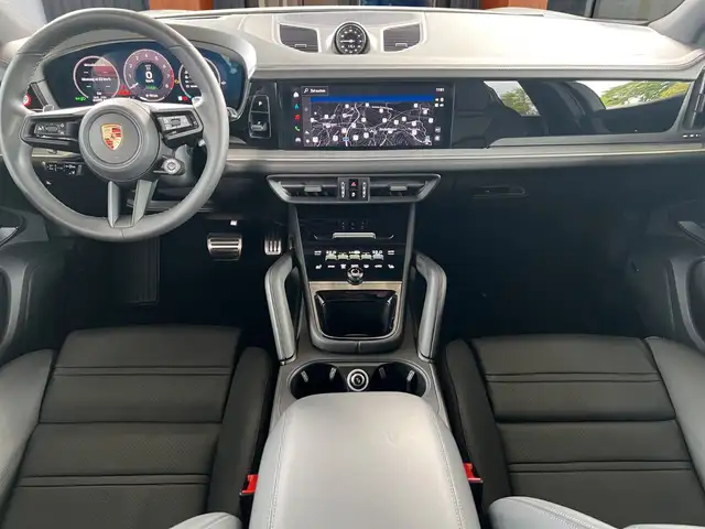 Porsche Cayenne view 8