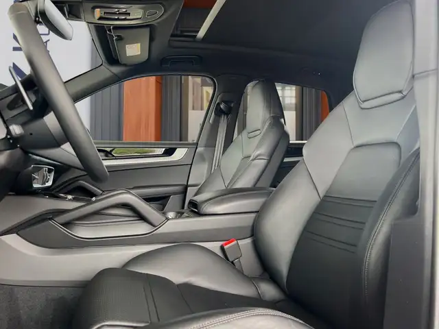 Porsche Cayenne view 7