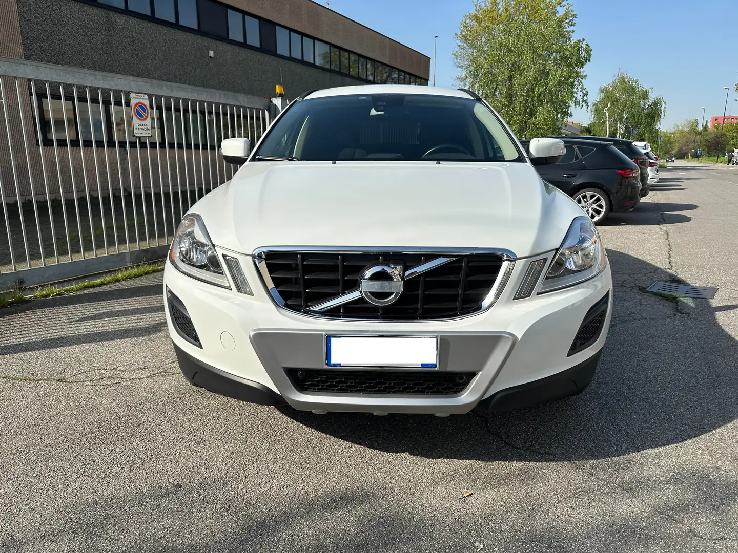 Volvo XC60 2.0 d4 (d3) Momentum geartronic Bianco - 2