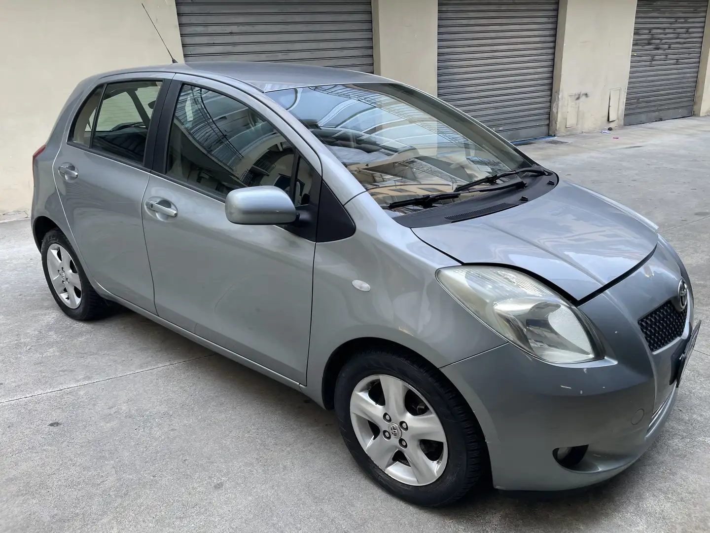 Toyota Yaris 5p 1.3 Sol - 2