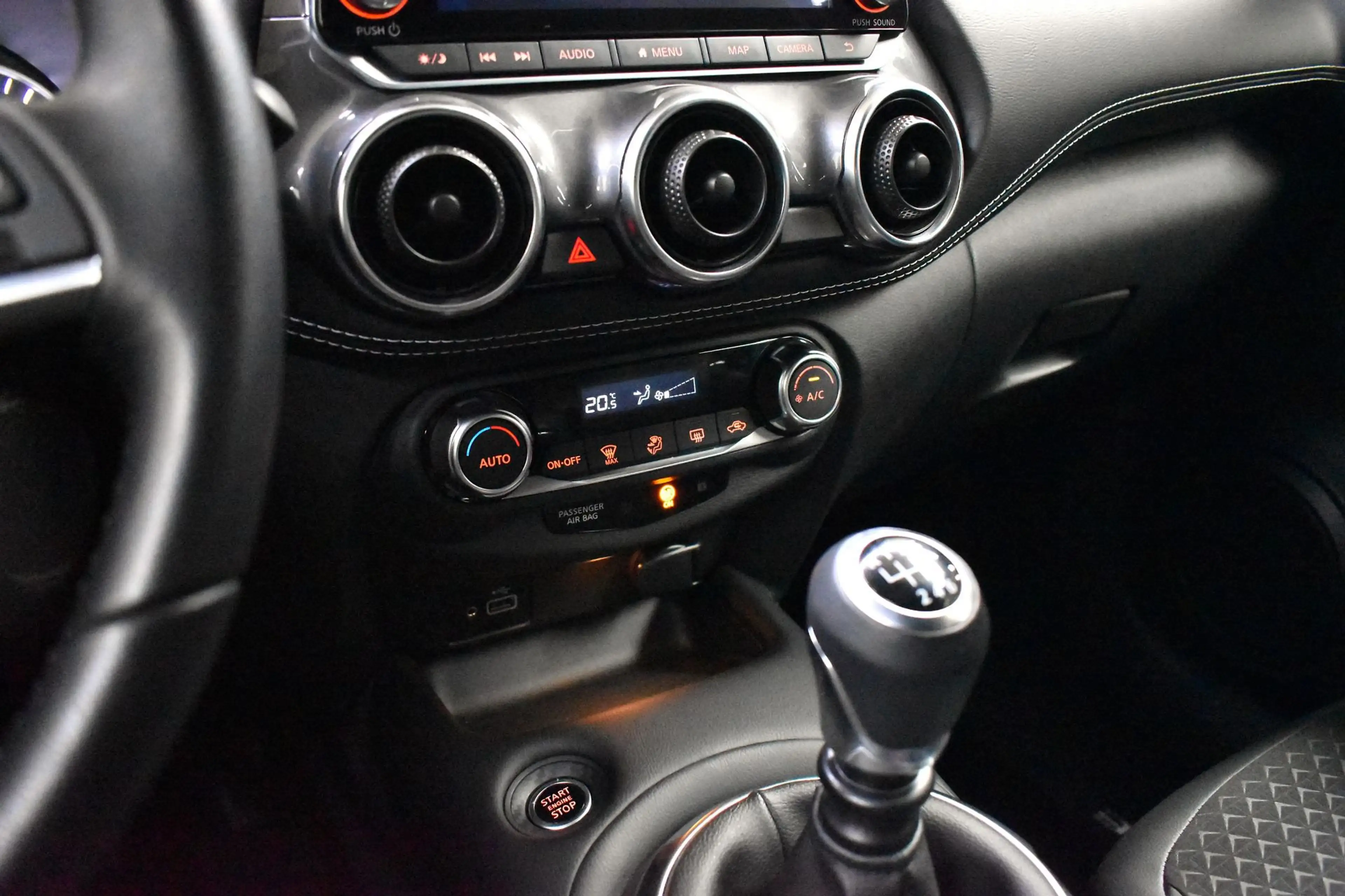 Nissan Juke 1.0 DIG-T N-Design — photo 12