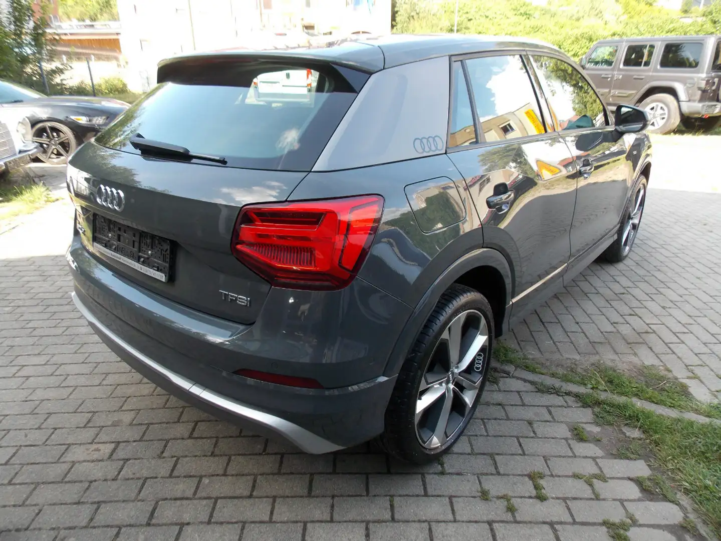 Audi Q2 S-Line"LED-Scheinwerfer Grau - 2