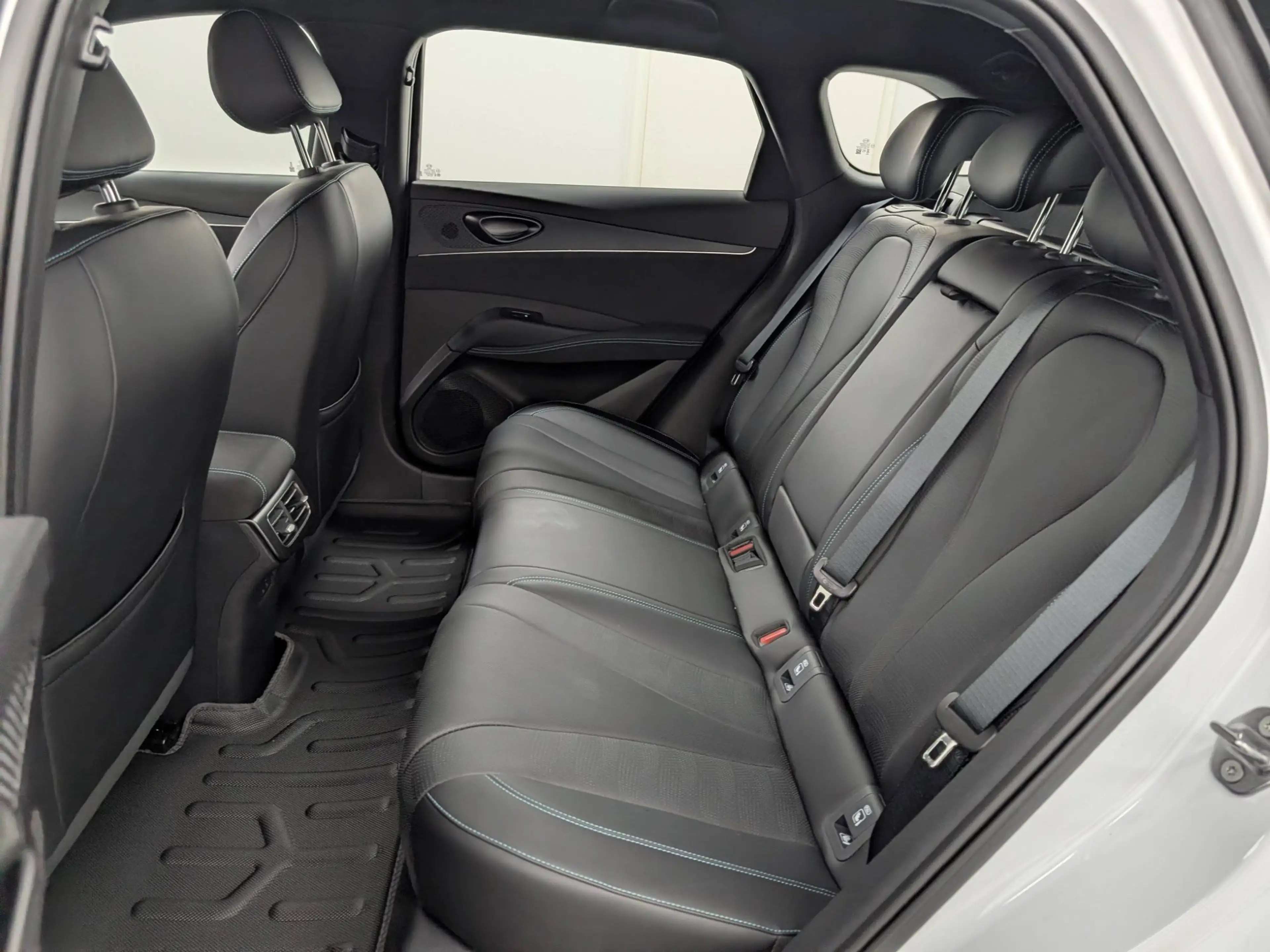 BYD Seal 6 DM-i Touring Boost Navi Kamera LED — photo 9
