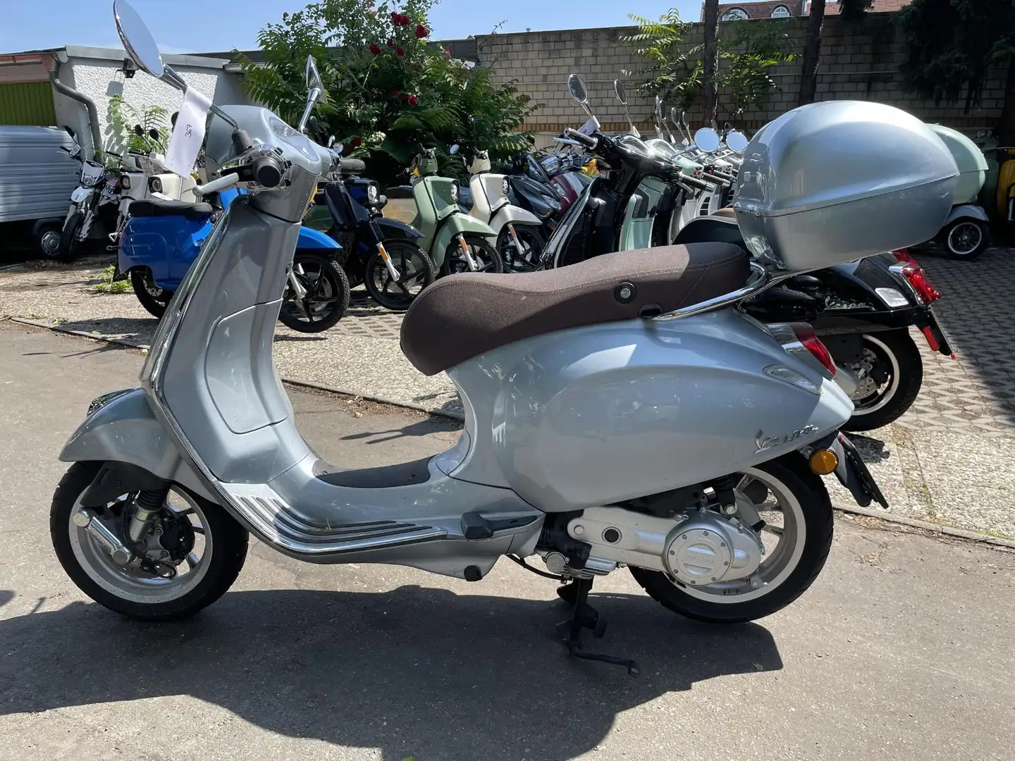 Vespa Primavera 50 mit Topcase nur 980 KM Grau - 1