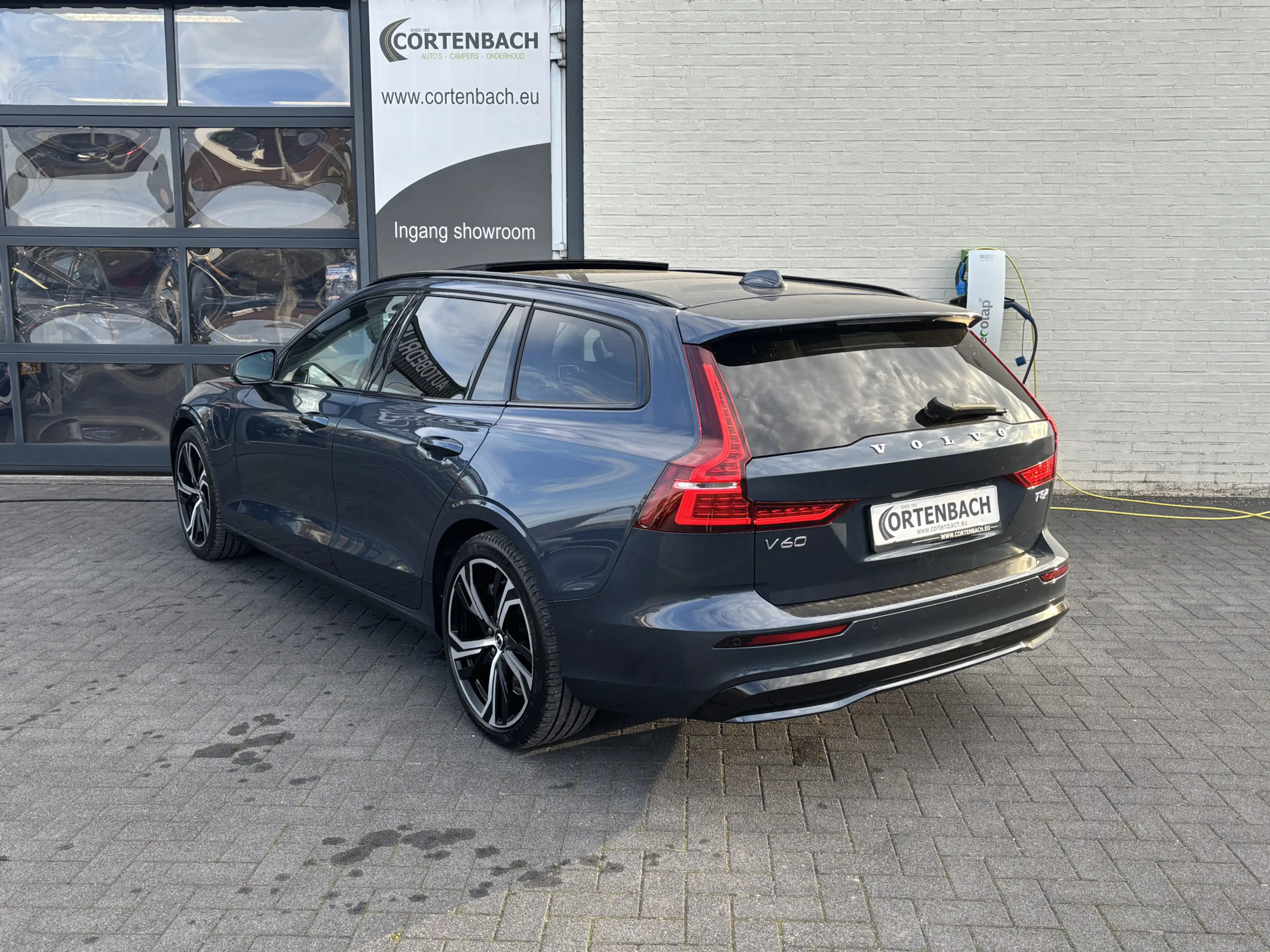 Volvo V60 2.0 T8 Plug-in hybrid AWD Ultra Dark | Zwenkbare t — photo 3