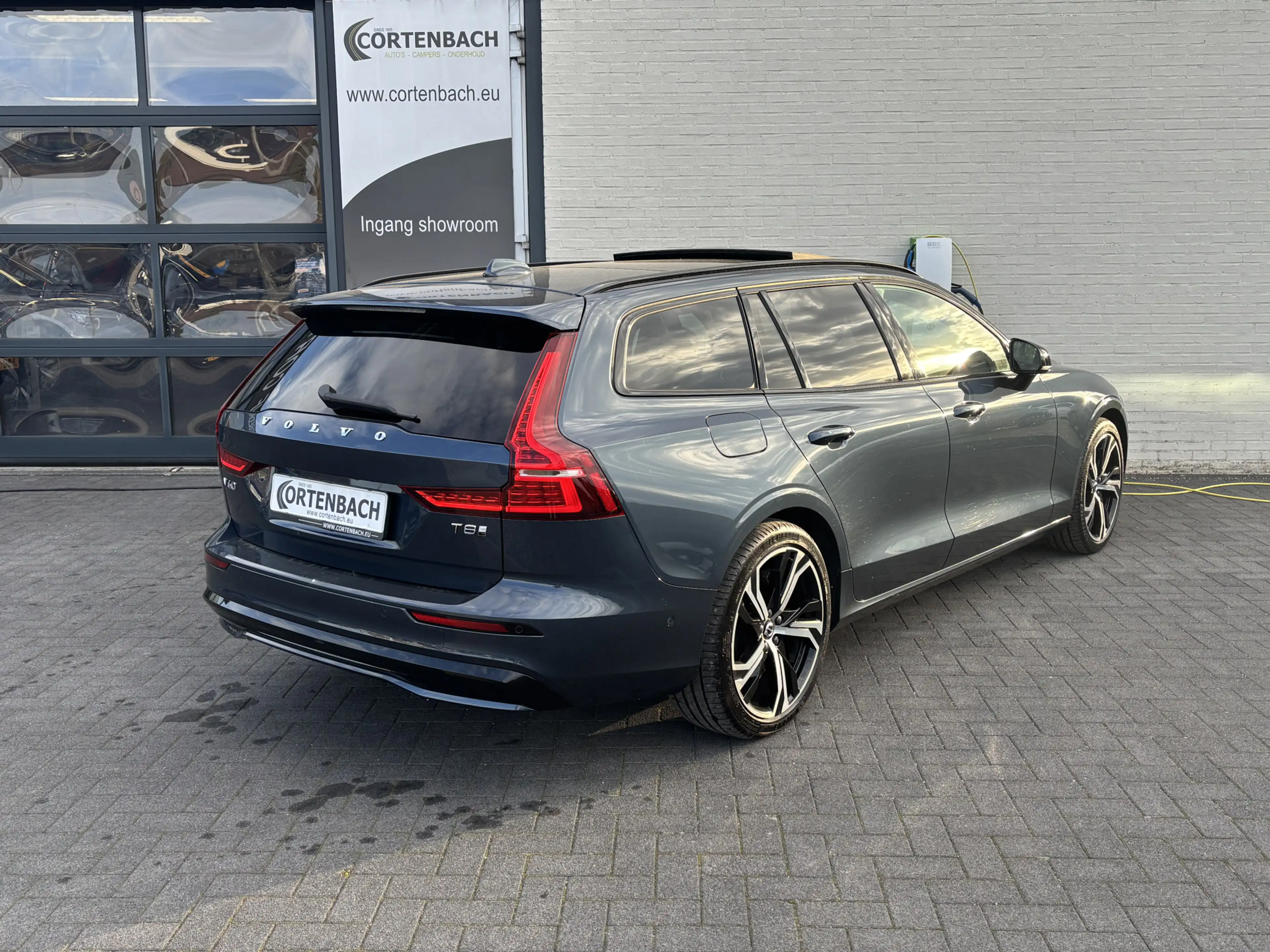 Volvo V60 2.0 T8 Plug-in hybrid AWD Ultra Dark | Zwenkbare t — photo 4