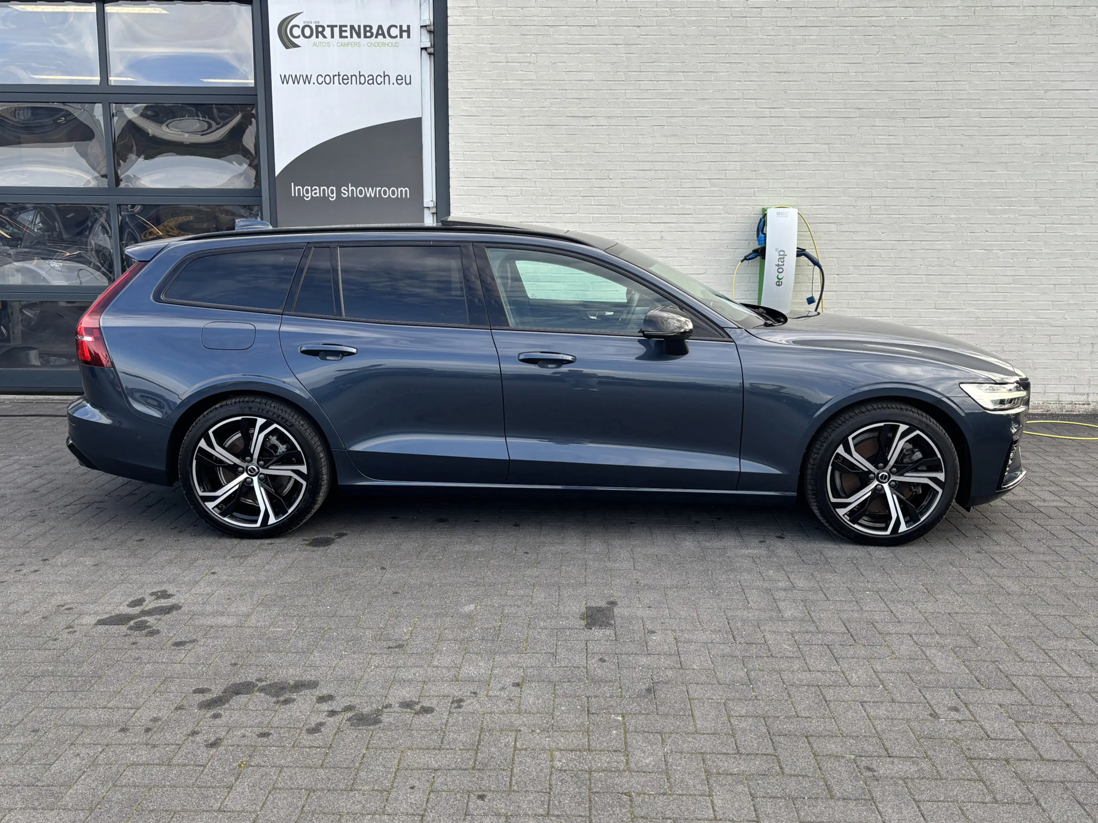 Volvo V60 2.0 T8 Plug-in hybrid AWD Ultra Dark | Zwenkbare t — photo 5