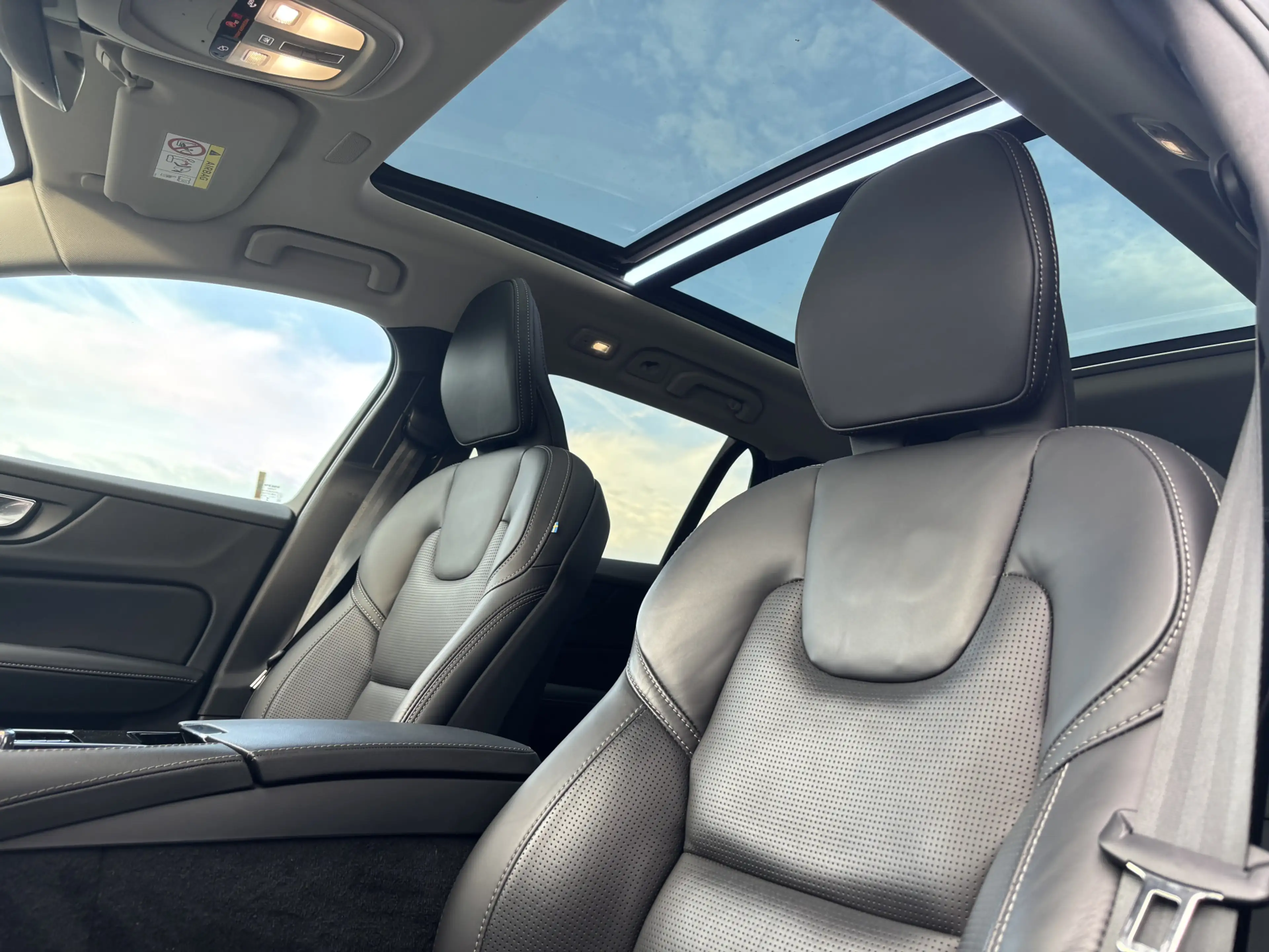 Volvo V60 2.0 T8 Plug-in hybrid AWD Ultra Dark | Zwenkbare t — photo 8