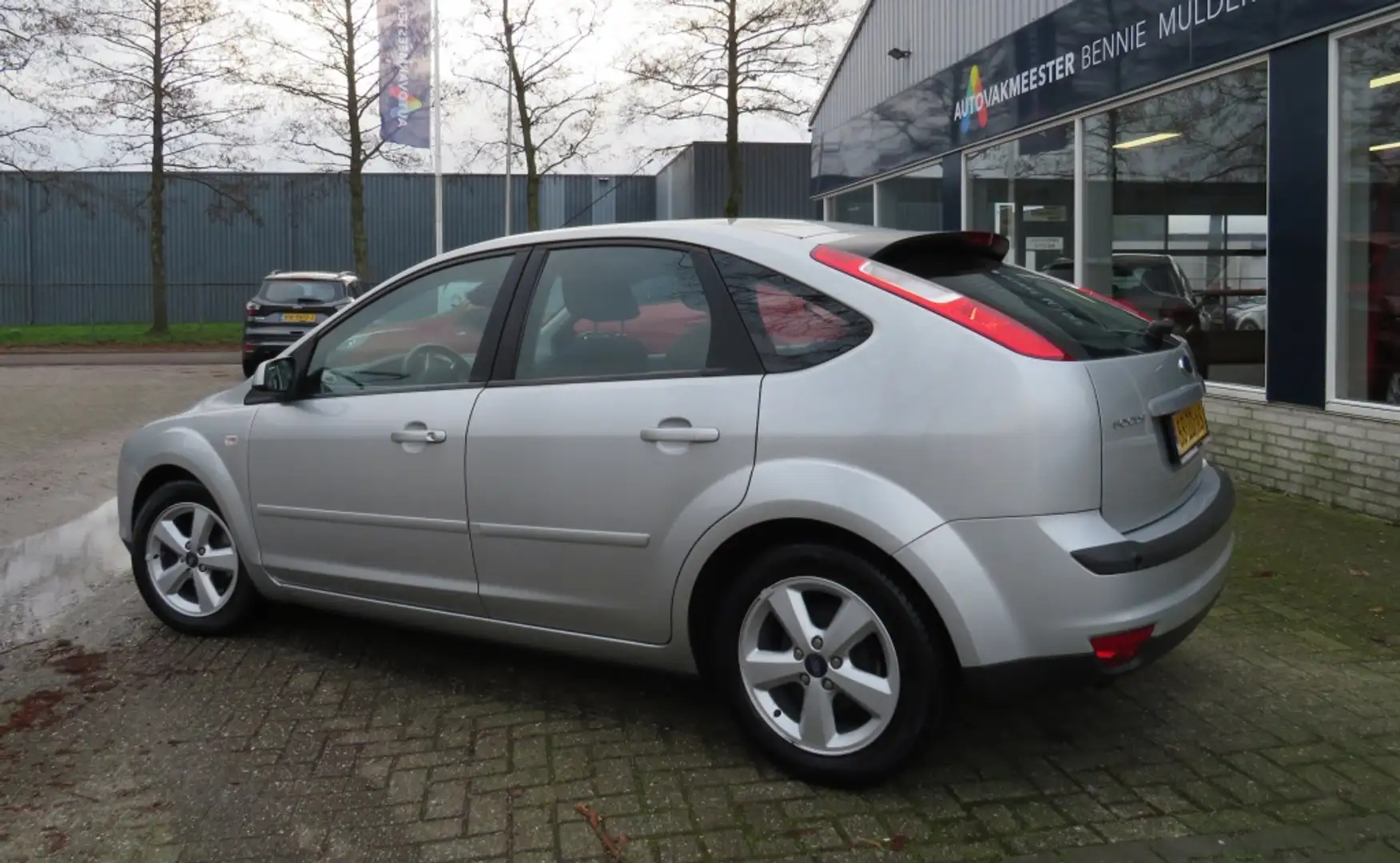 Ford Focus 1.6-16V Futura AIRCO/ECC / CRUISE CONTR. / SCHUIFD Grijs - 2