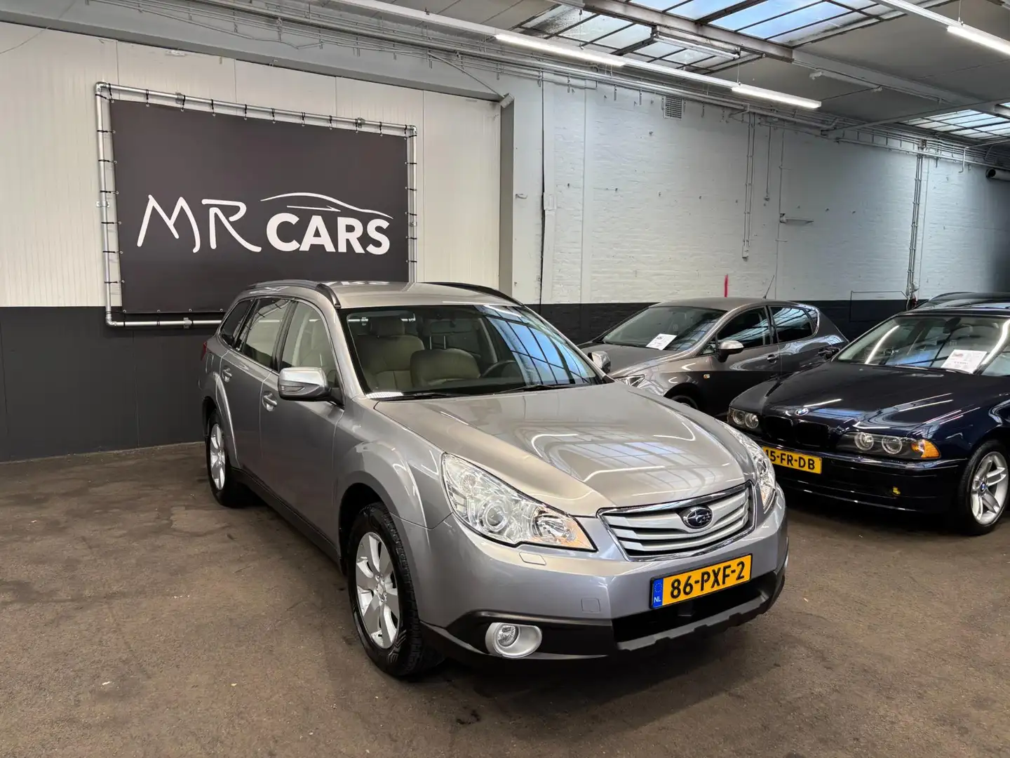 Subaru OUTBACK 2.5i Luxury AWD Leder/Airco/Cruise Control Gris - 2