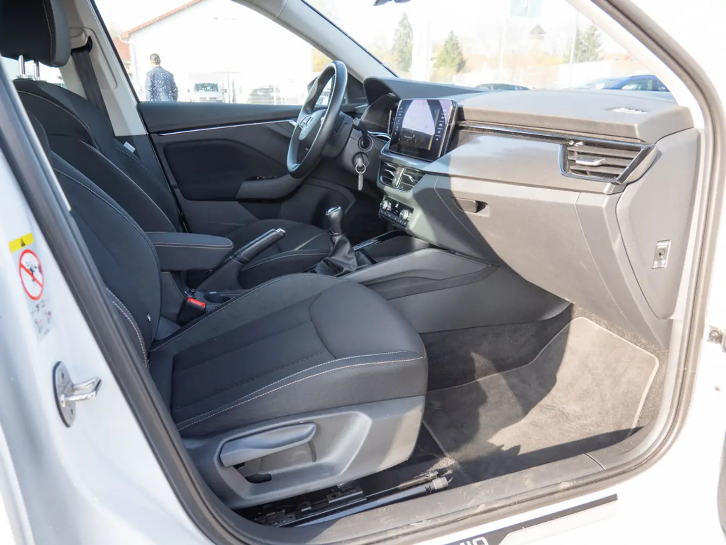 Skoda Kamiq 1.0 TSI Scoutline SHZ KAMERA NAVI LED Weiß - 2