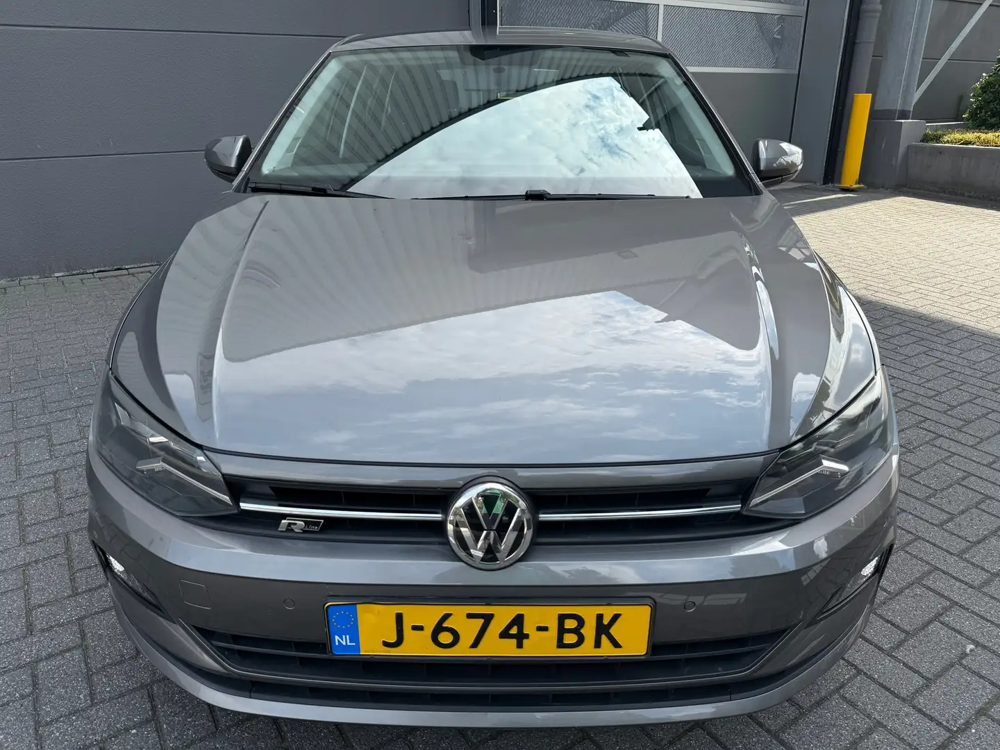 Volkswagen Polo 1.0 TSI R-LINE Business*NAVI*PARK SENSOREN*CRUISE* Grijs - 2