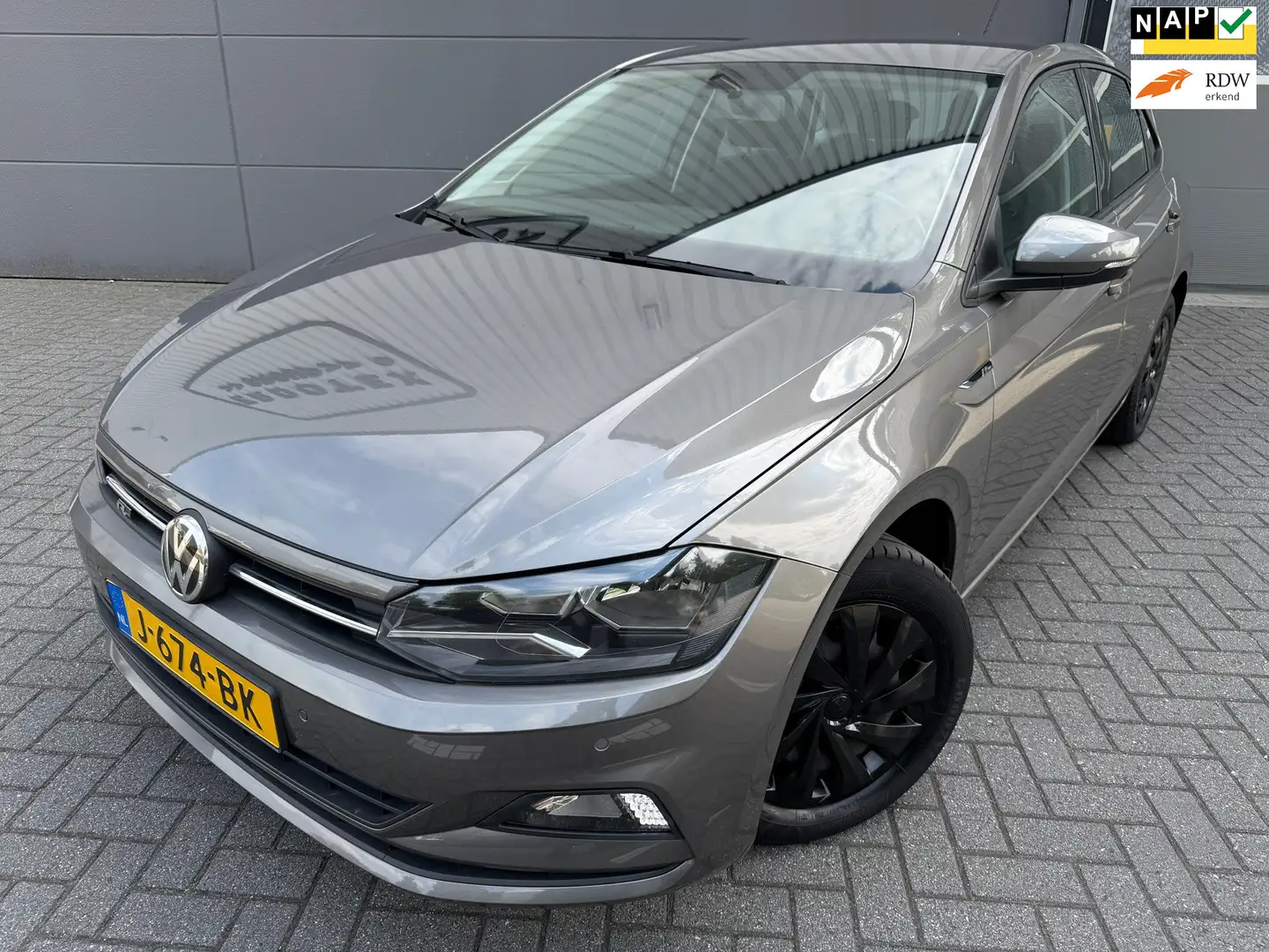 Volkswagen Polo 1.0 TSI R-LINE Business*NAVI*PARK SENSOREN*CRUISE* Grijs - 1