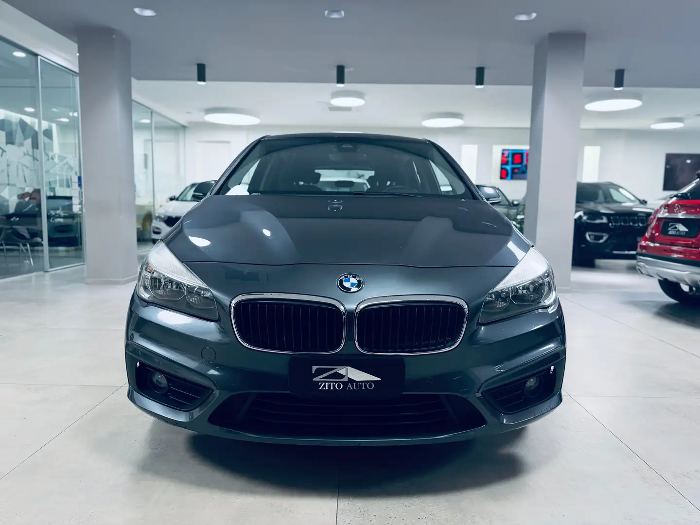 BMW 216 d Active Tourer Advantage auto Grijs - 2
