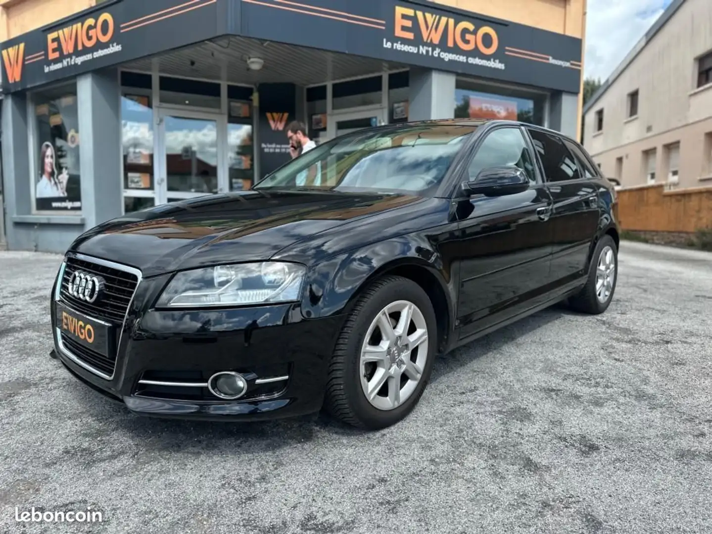 Audi A3 1.6 TDI 105 AMBIENTE START-STOP Noir - 1