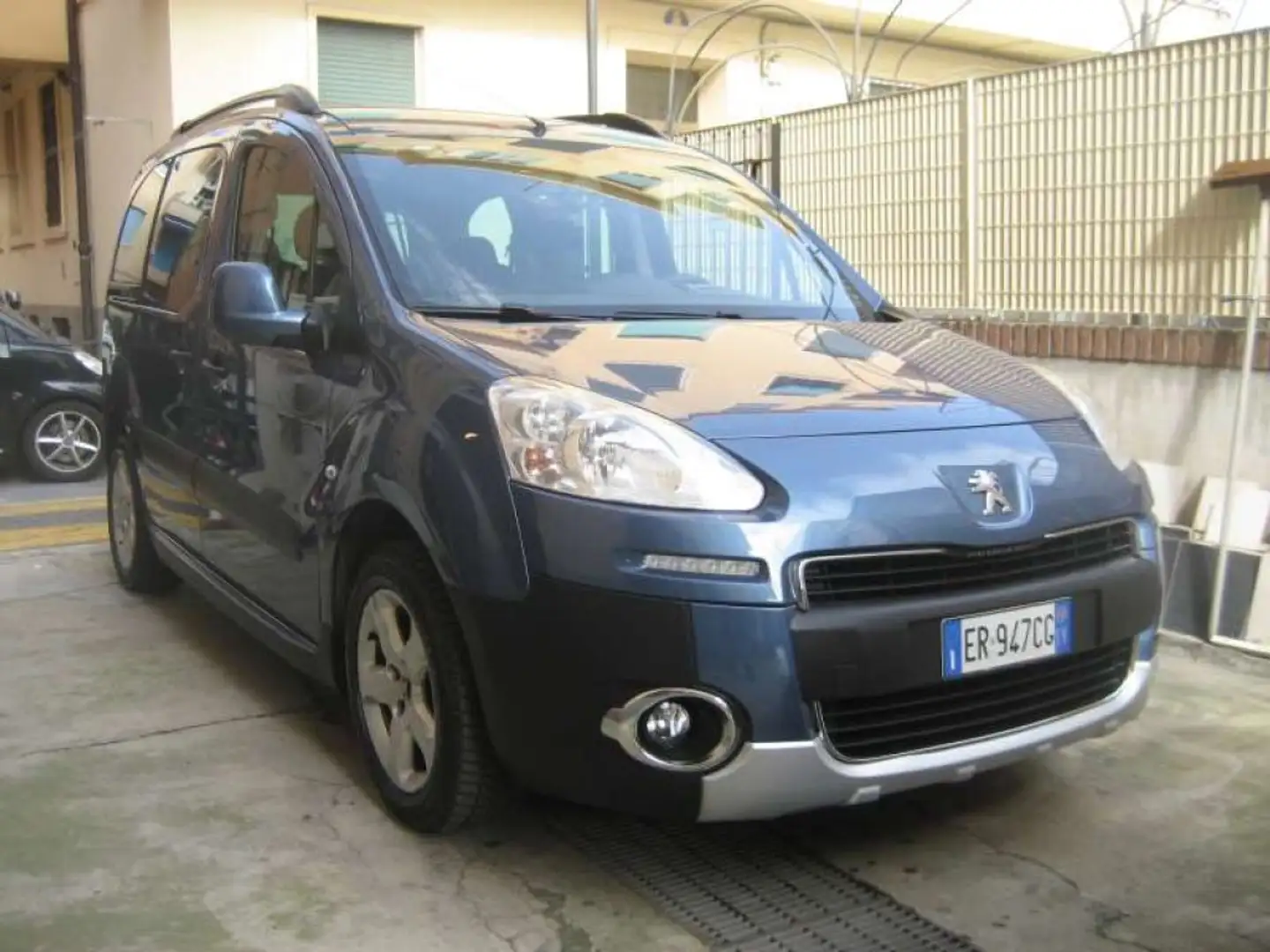 Peugeot Partner TEPEE 1.6 HDI 115 CV OUTDOOR Blu/Azzurro - 1