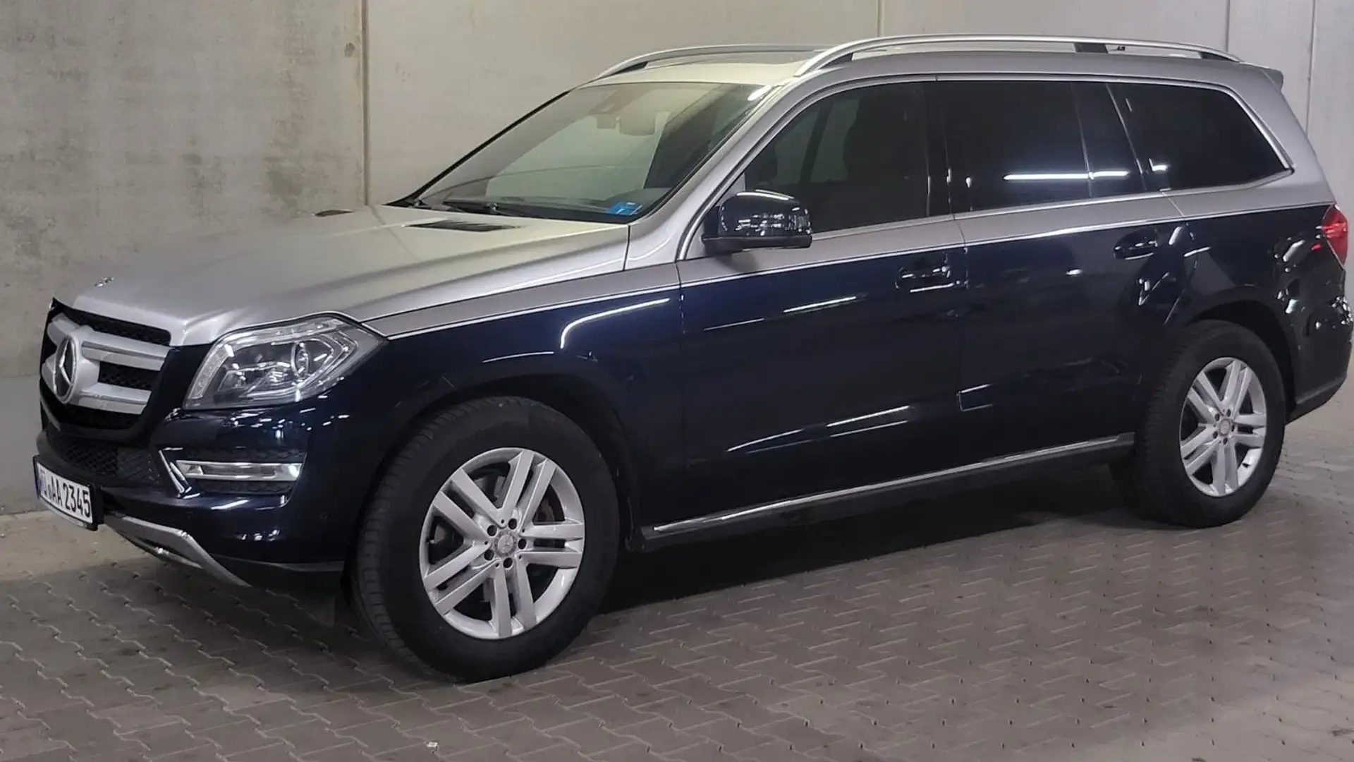 Mercedes-Benz GL 350 Abstand Totwinkel Spurhalte Massage 360° Albastru - 1