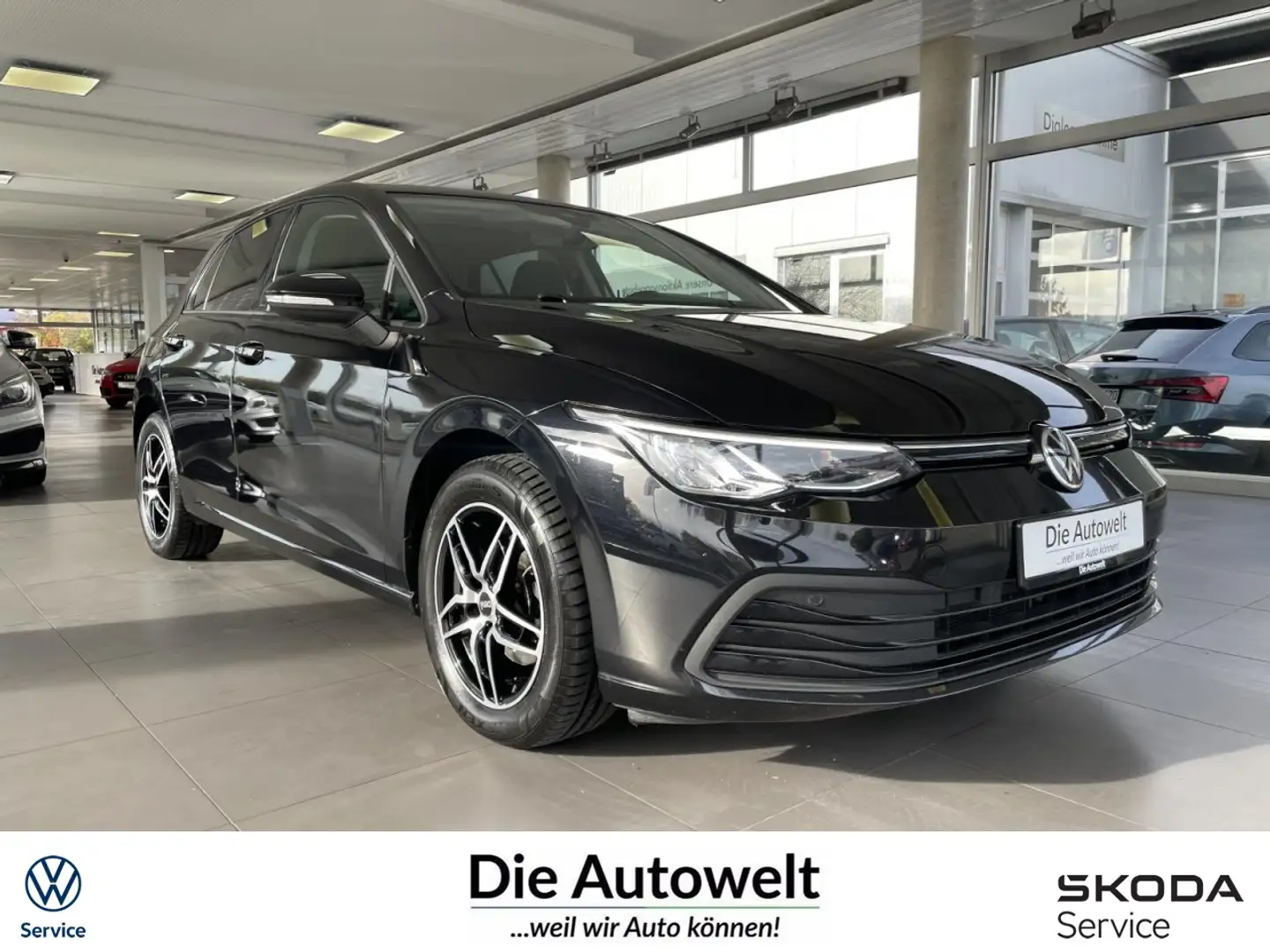 Volkswagen Golf VIII 2,0 TDI Life NAVI LED PDC SHZ KLIM ACC Klima Schwarz - 1