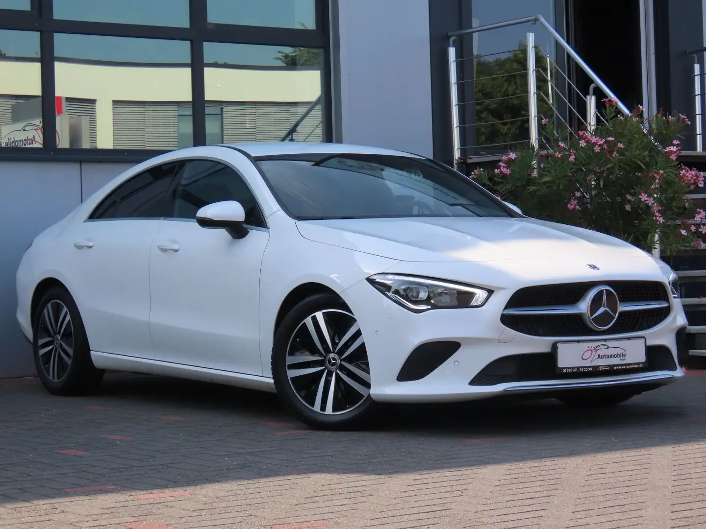 Mercedes-Benz CLA 180 Autom. Leder Ambiente Sitzheizung Weiß - 2