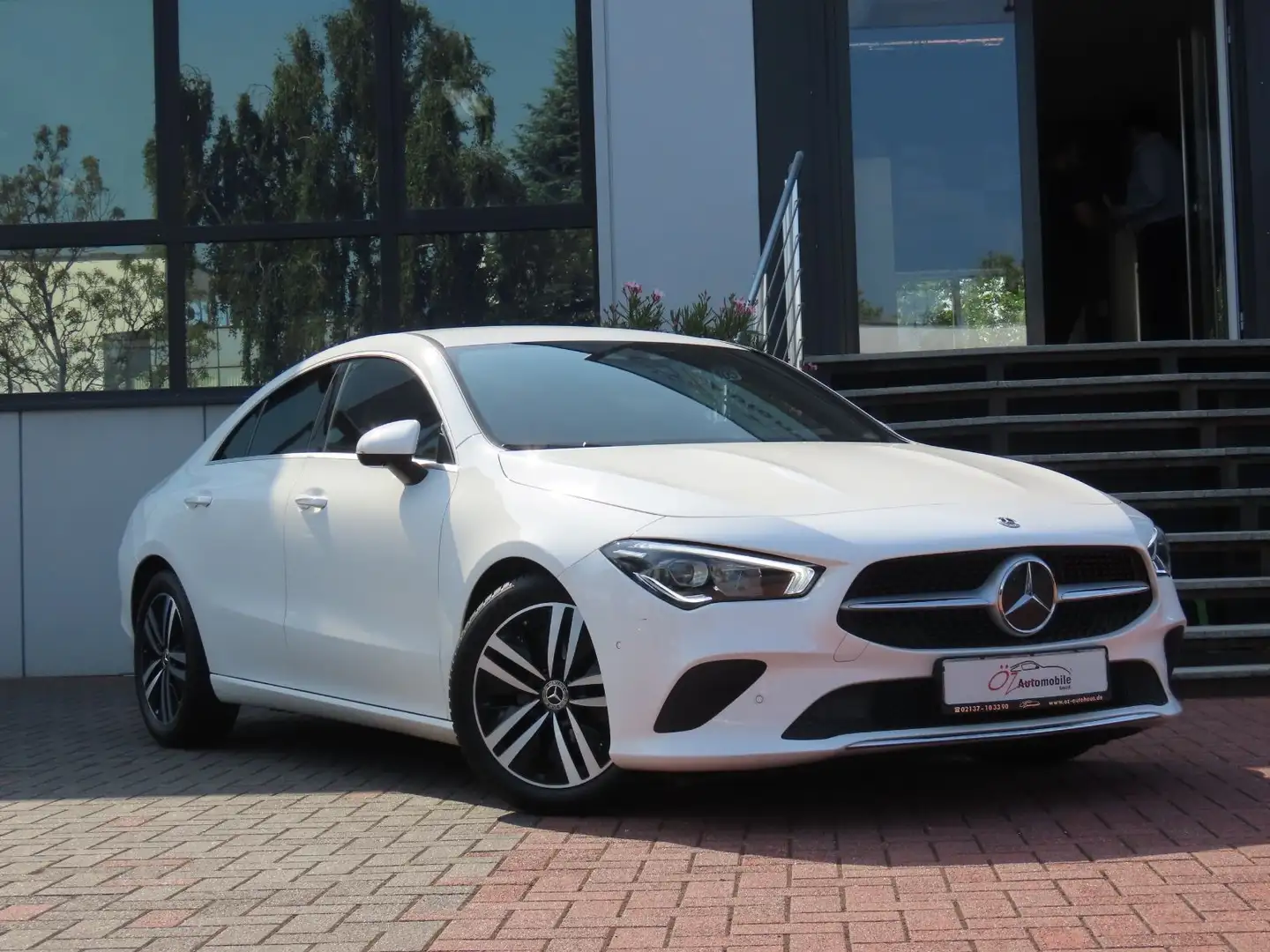 Mercedes-Benz CLA 180 Autom. Leder Ambiente Sitzheizung Weiß - 1