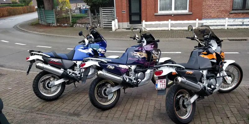 Honda XRV 750 - foto 2